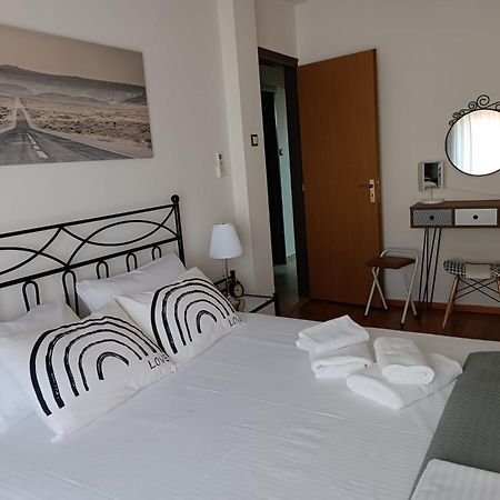 Cosy Apartment On Dragon Street Атина Екстериор снимка