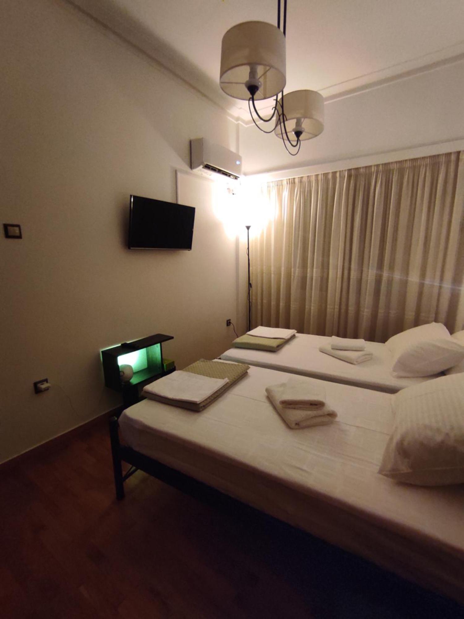 Cosy Apartment On Dragon Street Атина Екстериор снимка