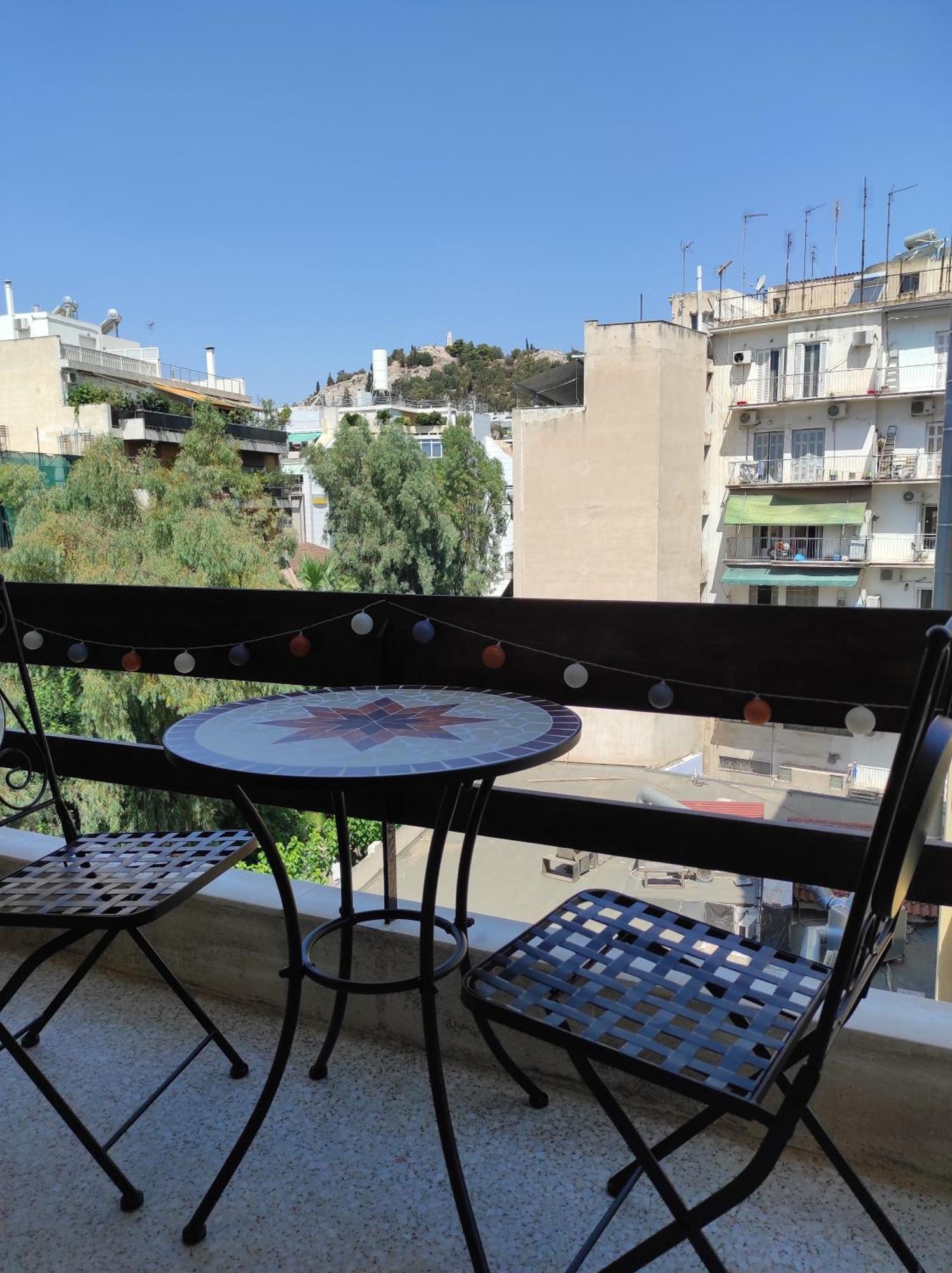 Cosy Apartment On Dragon Street Атина Екстериор снимка